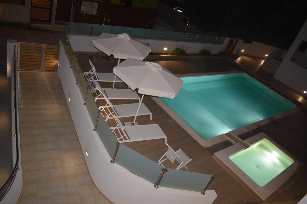 Four Seasons Homes Σταλός Εξωτερικό φωτογραφία
