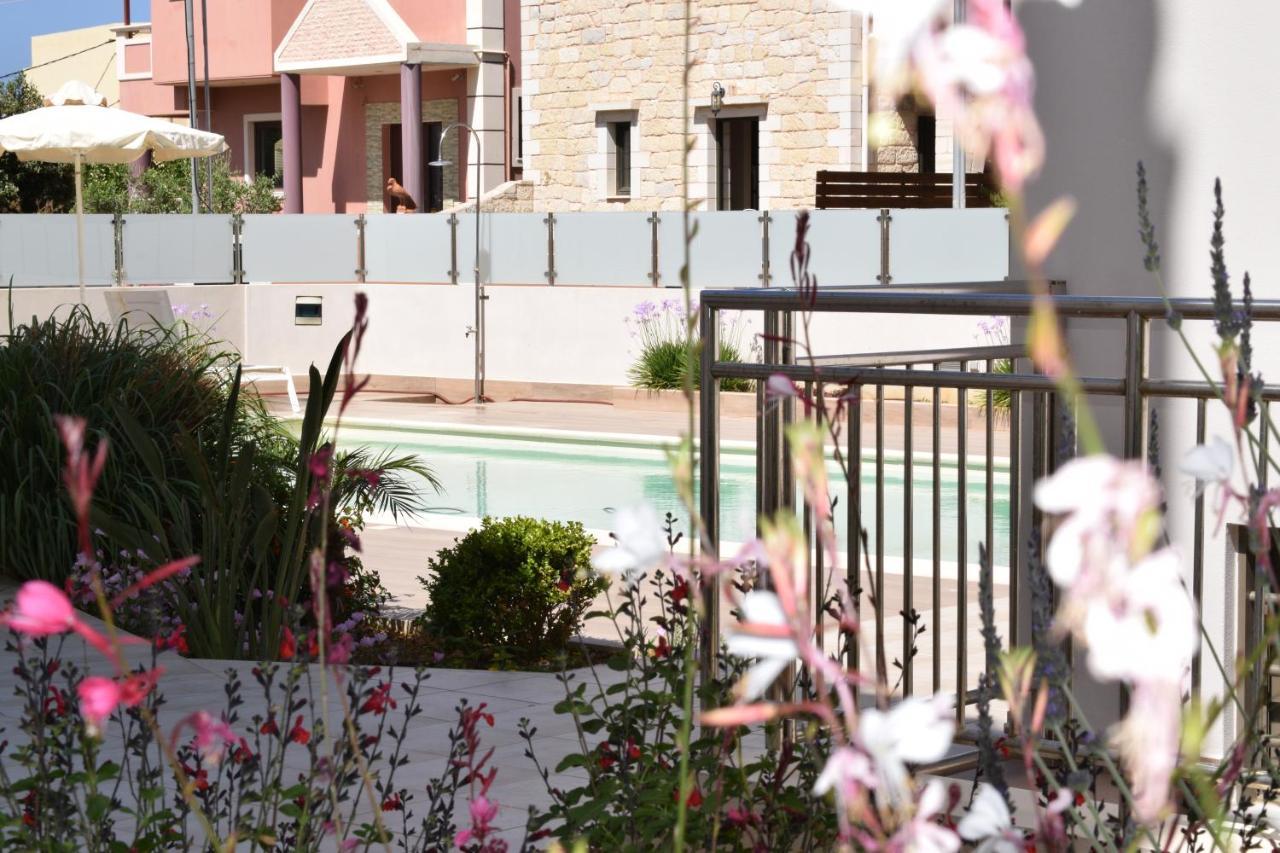 Four Seasons Homes Σταλός Εξωτερικό φωτογραφία